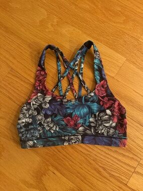 lululemon athletica Free to Be Wild sports bra (no pads)